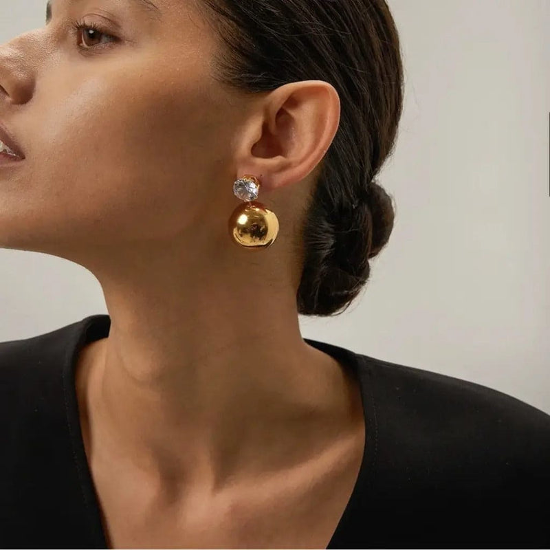 Ohrhänger mit goldenen Zirkonia-Kugeln