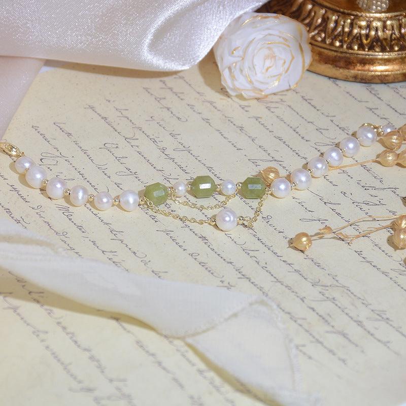 Armband aus Traubenjade und Perlen