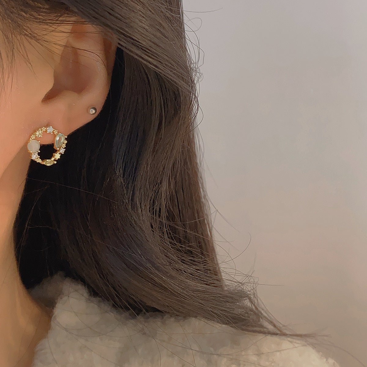 Ohrstecker mit grünen Edelsteinen