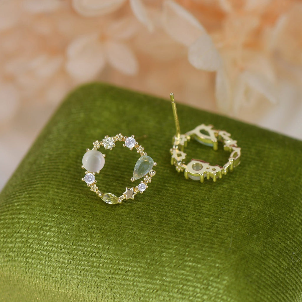 Ohrstecker mit grünen Edelsteinen