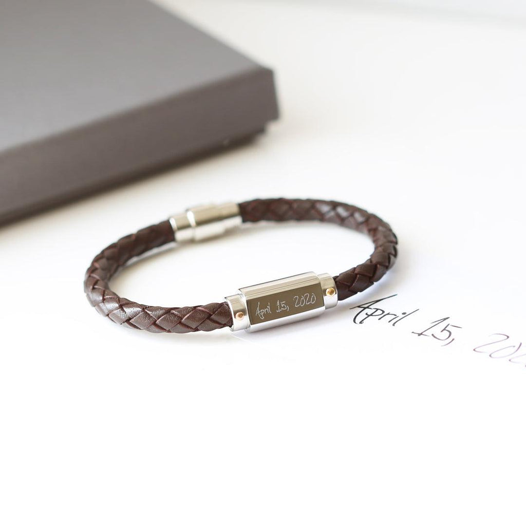 Gedrehtes Lederarmband mit handschriftlicher Gravur