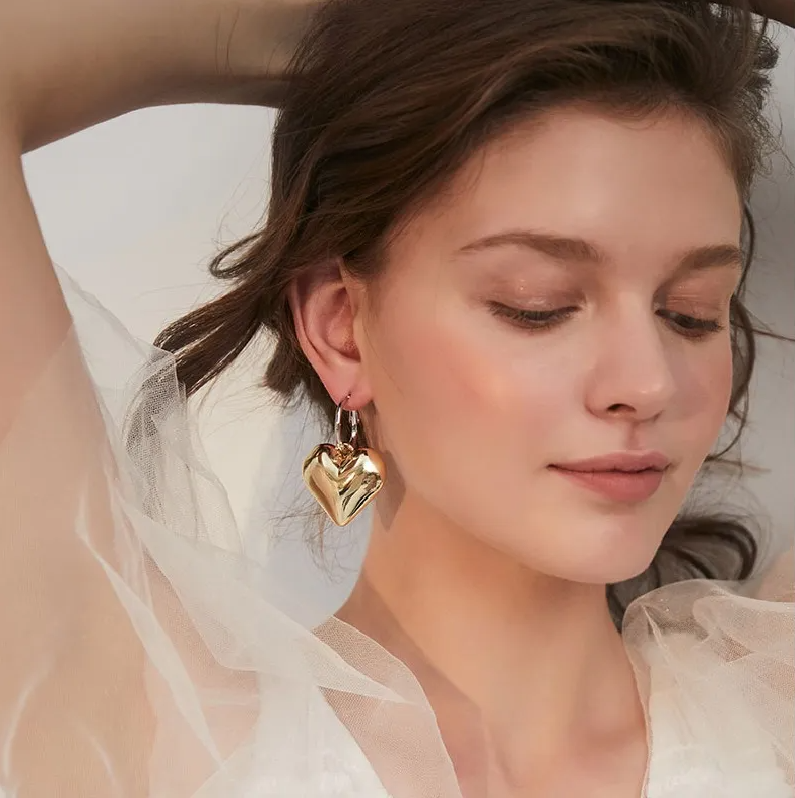 Carmiora - Liebe Huggie-Ohrringe