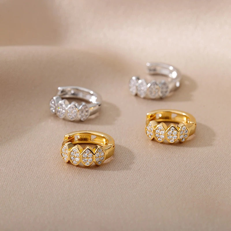 Kollektion zierlicher Creolen aus Edelstahl mit Herz-Zirkon