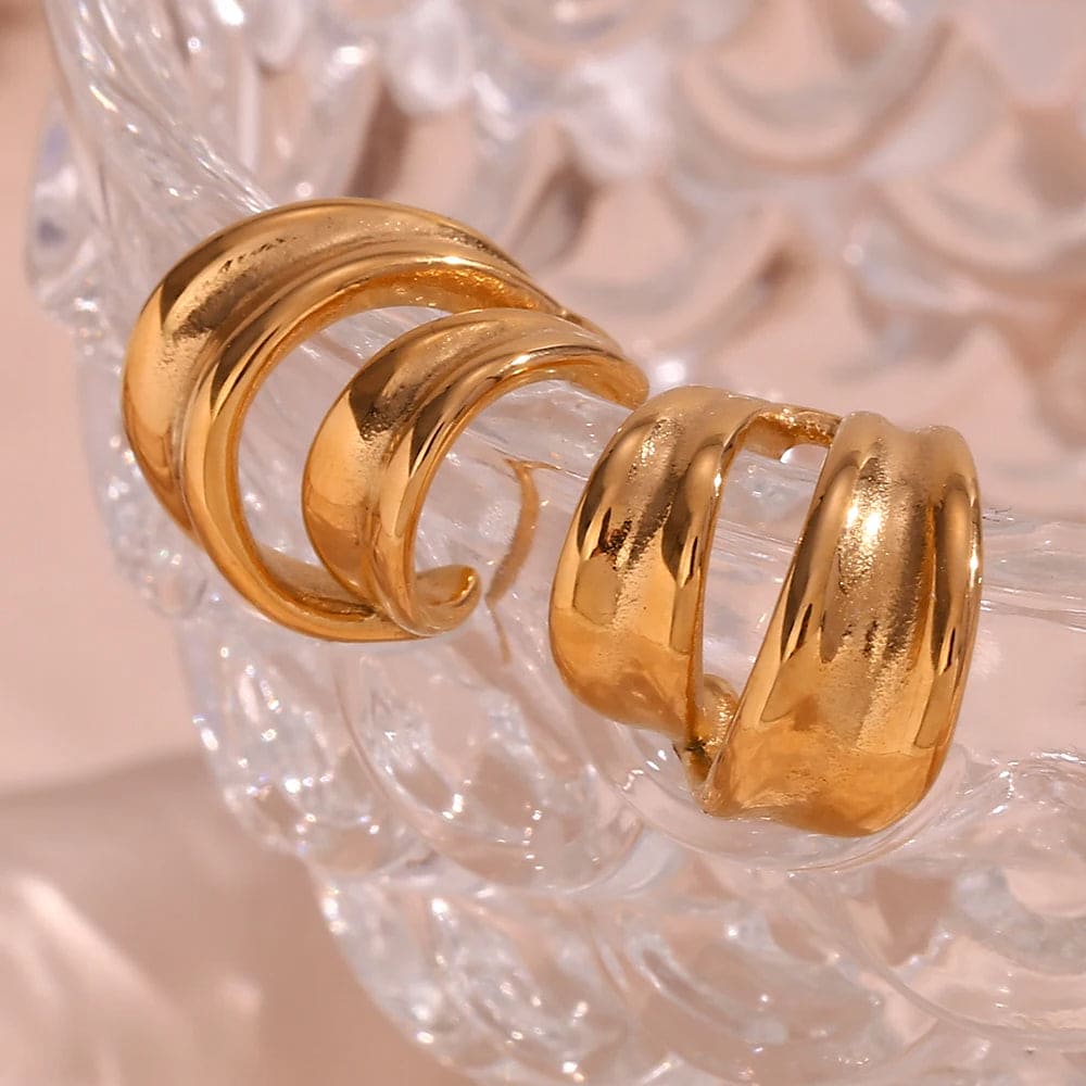 Gebogene hohle Ohrringe