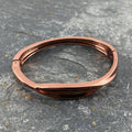 Armreif im gedrehten Stil mit Scharnier und dunklem Kupfer-Finish