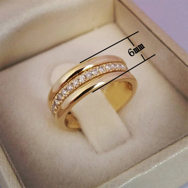 Elegante Verlobungsringe mit Mikropflaster und Strasssteinen