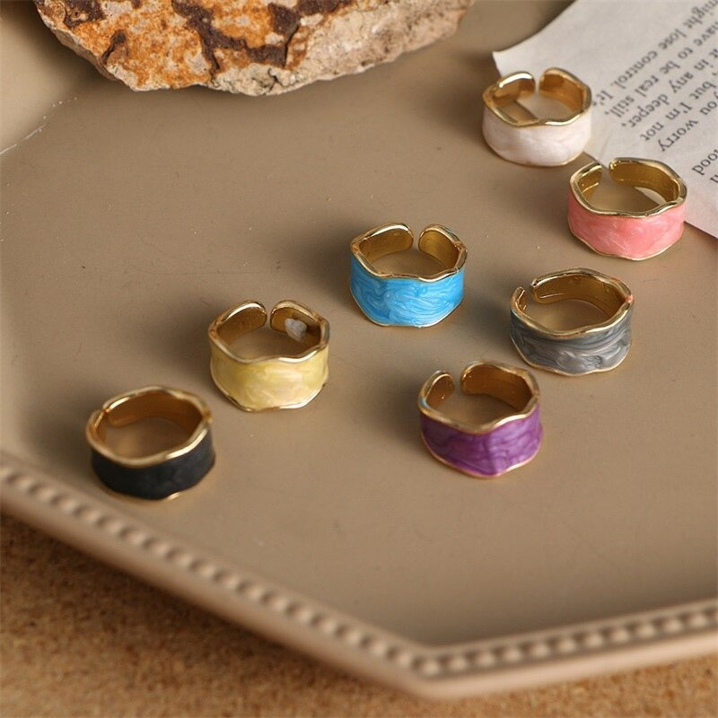 Mehrfarbige Emaille-Ringe im Vintage-Stil mit geometrischem Wellenmuster und dickem Band