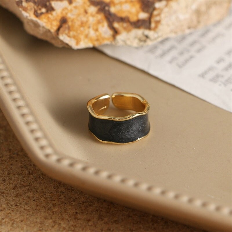 Mehrfarbige Emaille-Ringe im Vintage-Stil mit geometrischem Wellenmuster und dickem Band