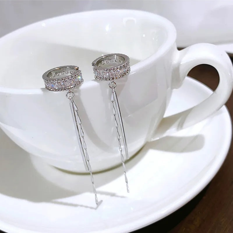 Ohrclips mit glänzender Strass-Quaste