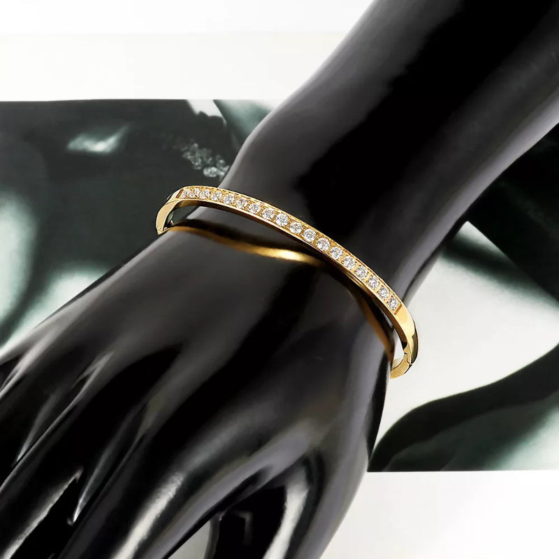 Stapelbare Armreifen mit Strasssteinen