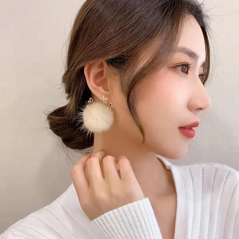 Weihnachtliche Schneeflocken-Geweih-Haarball-Ohrringe