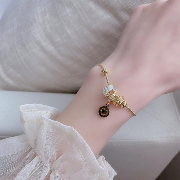 Armband mit Liebesanhänger