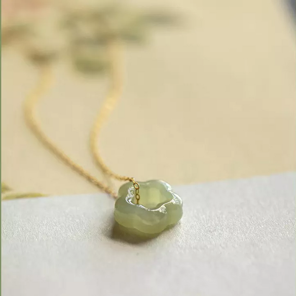 Wunderschöne florale Jade-Halskette