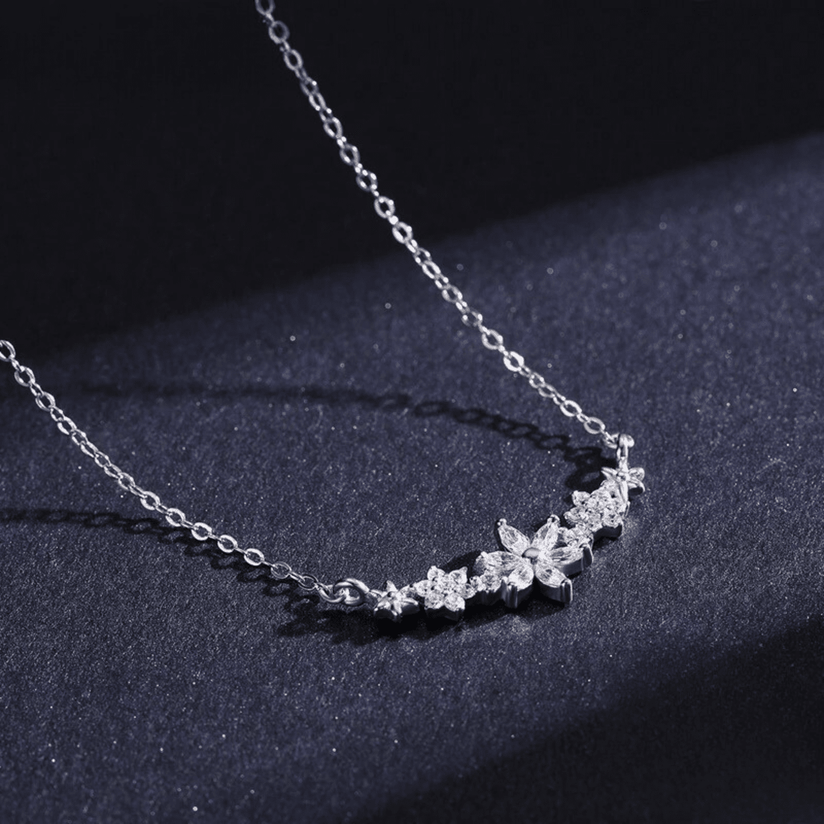 Leuchtender Halo-Blumenanhänger