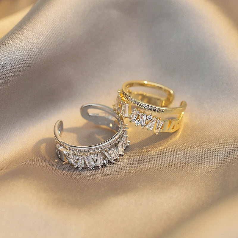 Wunderschöne und schöne mit Strasssteinen besetzte Ringkollektion
