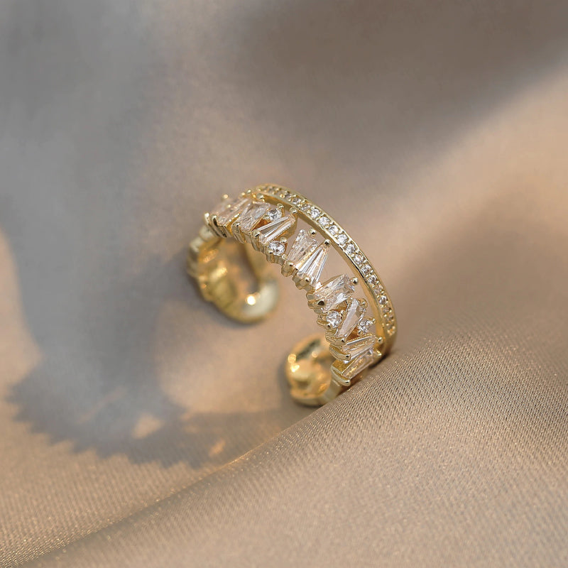 Wunderschöne und schöne mit Strasssteinen besetzte Ringkollektion