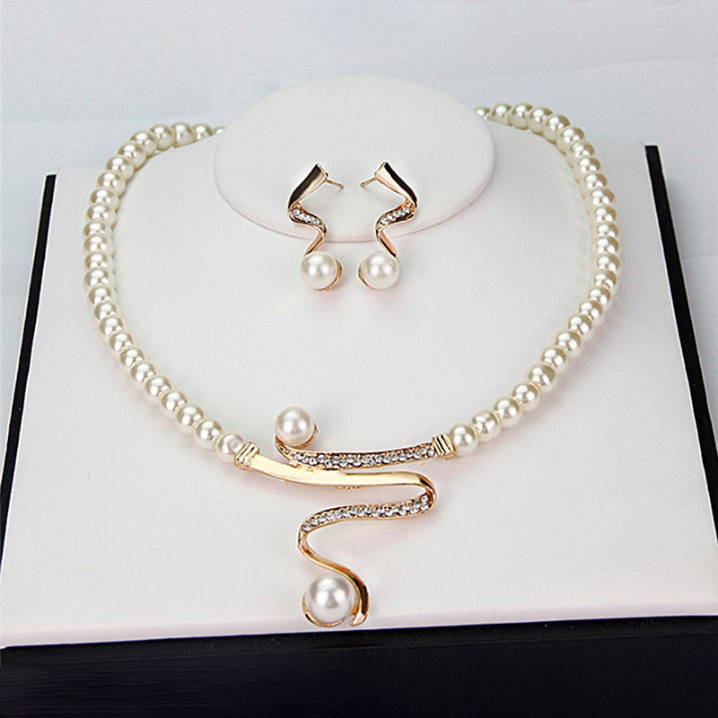 Exquisites formelles Schmuckset mit Perlen und Zirkon