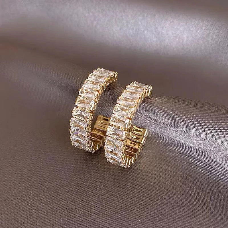 Carmiora - Glitzernde Zirkonia Glamour-Ohrringe