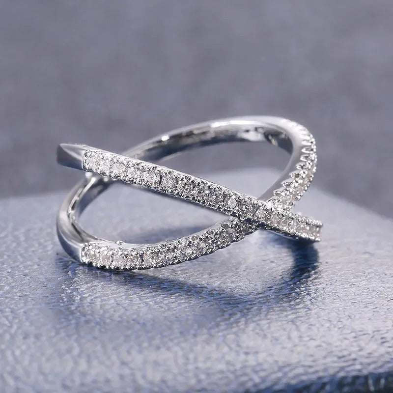 Carmiora - Funkelnder Kreuz X Form Ring