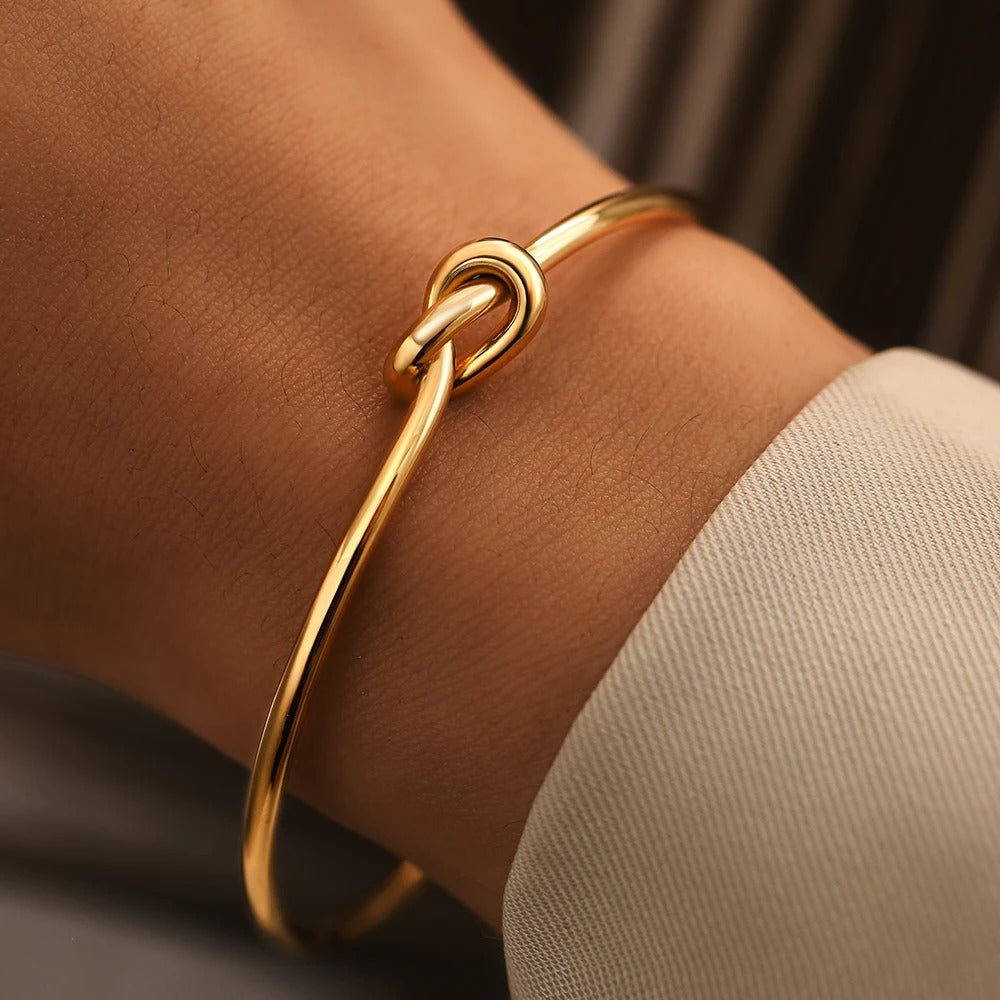 Carmiora - Elegantes Gedrehtes Armband