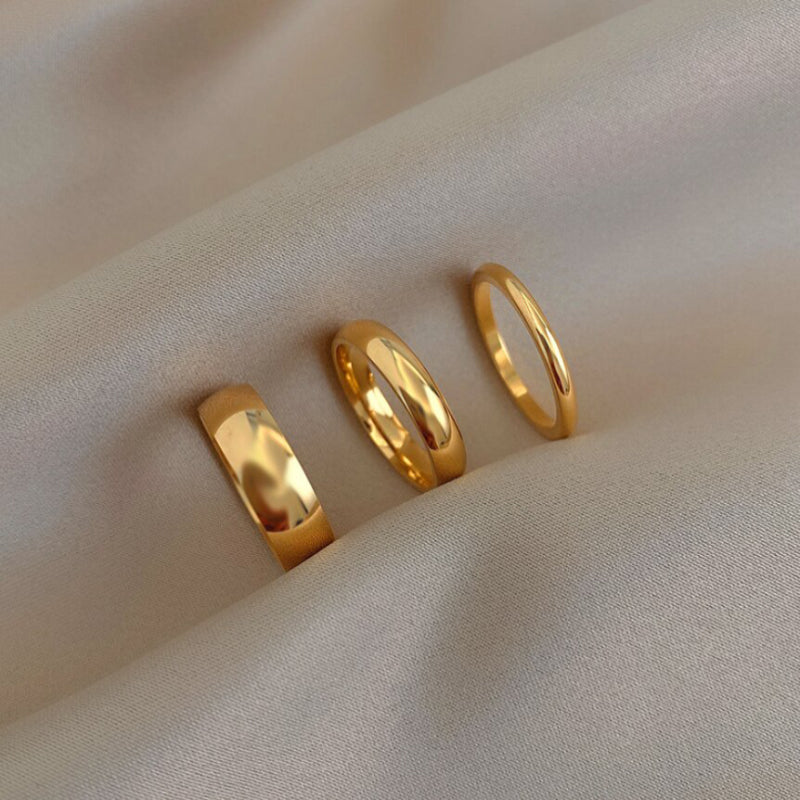 Minimalistische stapelbare Goldringe