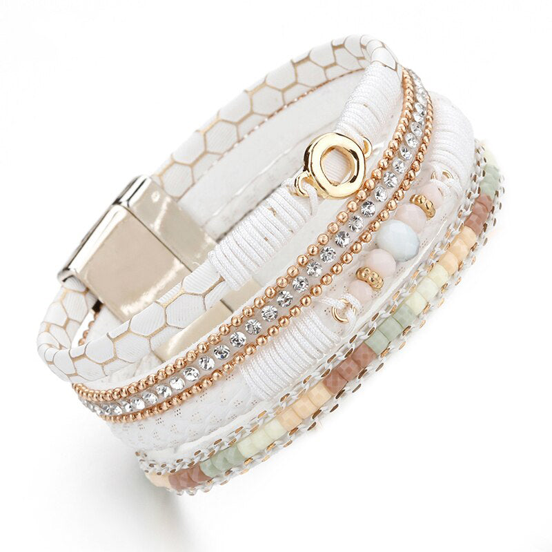 Schickes weißes mehrlagiges Bohemian-Armband