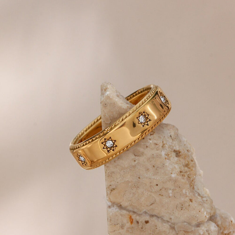 Edelstahlring mit Sonnenstrahlen-Strass