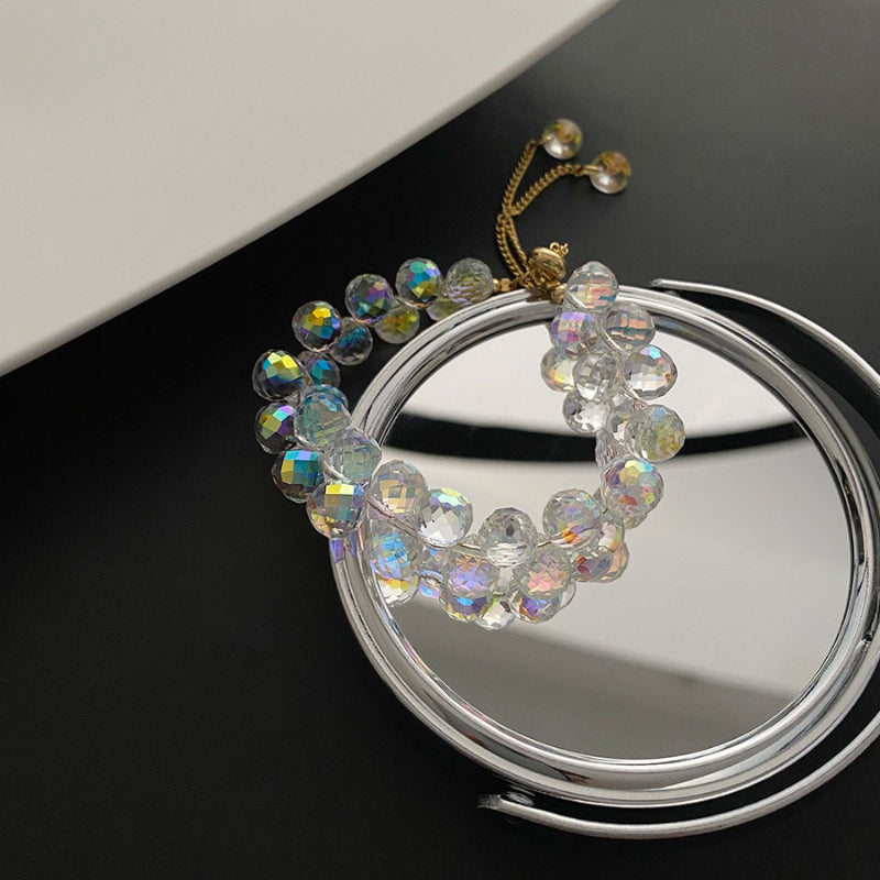 Brillantes und schillerndes Perlenarmband