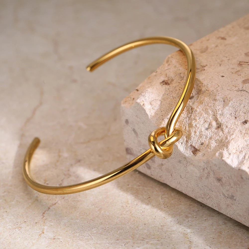 Carmiora - Elegantes Gedrehtes Armband