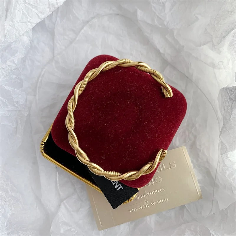 Carmiora - Gedrehtes Charm-Armband