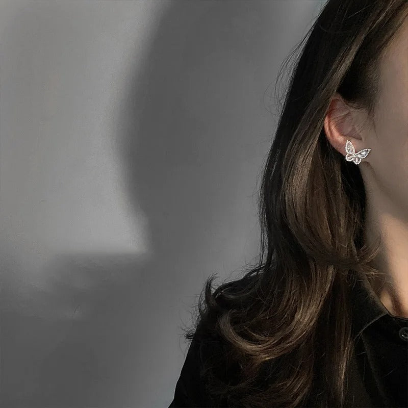 Chavri - Flatterhafte Zirkonia-Ohrringe