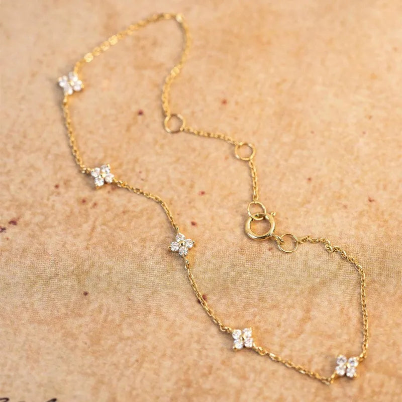 Zierliches Zirkonia-Blumenarmband für Damen