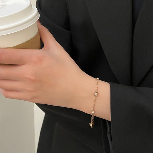 Armband aus Edelstahl mit runden Strasssteinen und eingravierten römischen Ziffern