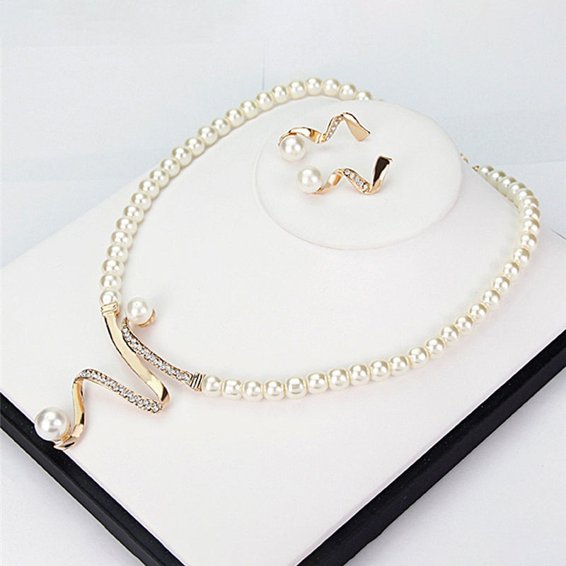 Exquisites formelles Schmuckset mit Perlen und Zirkon