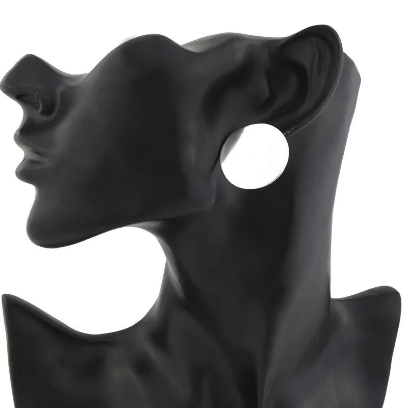 Minimalistische, flache, runde Ohrringe für jeden Tag für Damen