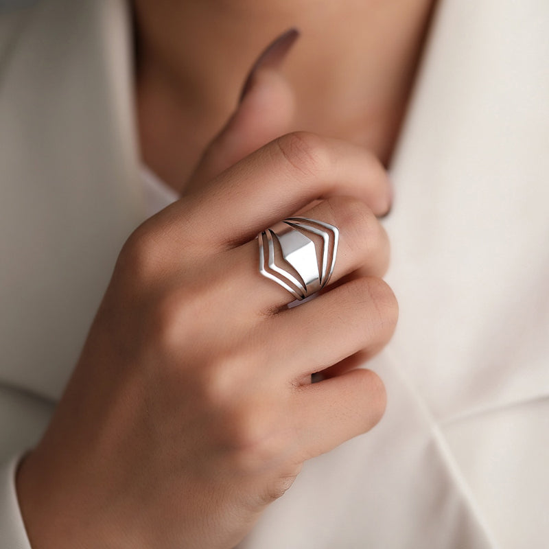 Geometrische Rauten-Moderinge aus Edelstahl