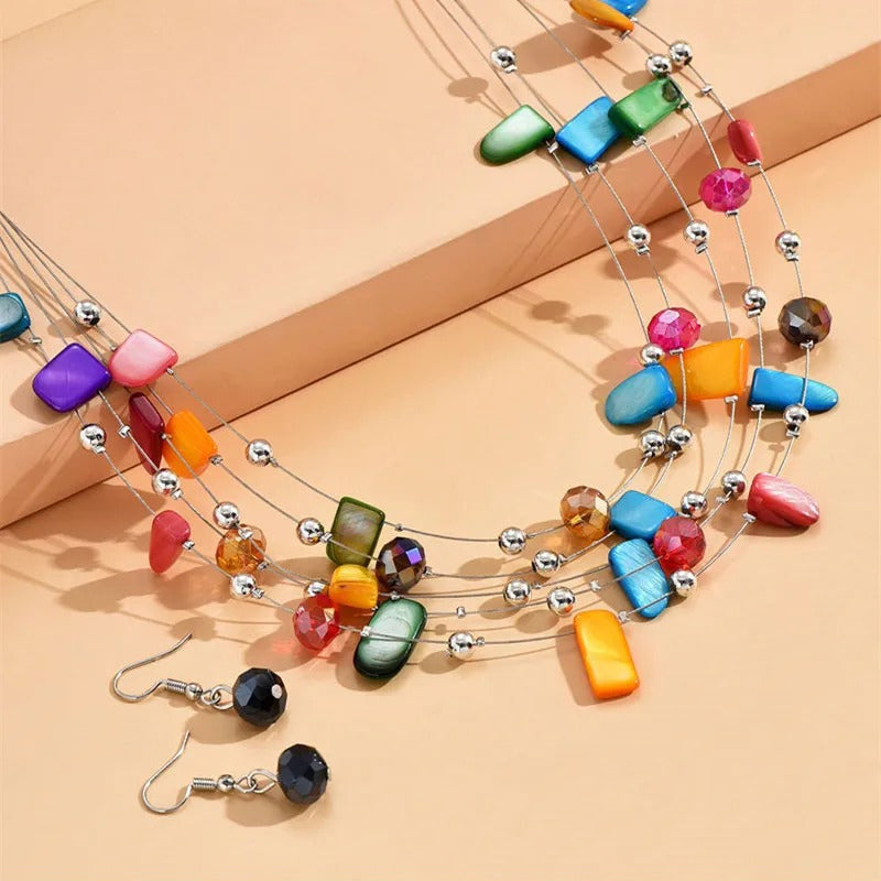 Lebendige mehrlagige Perlenketten- und Ohrring-Schmucksets