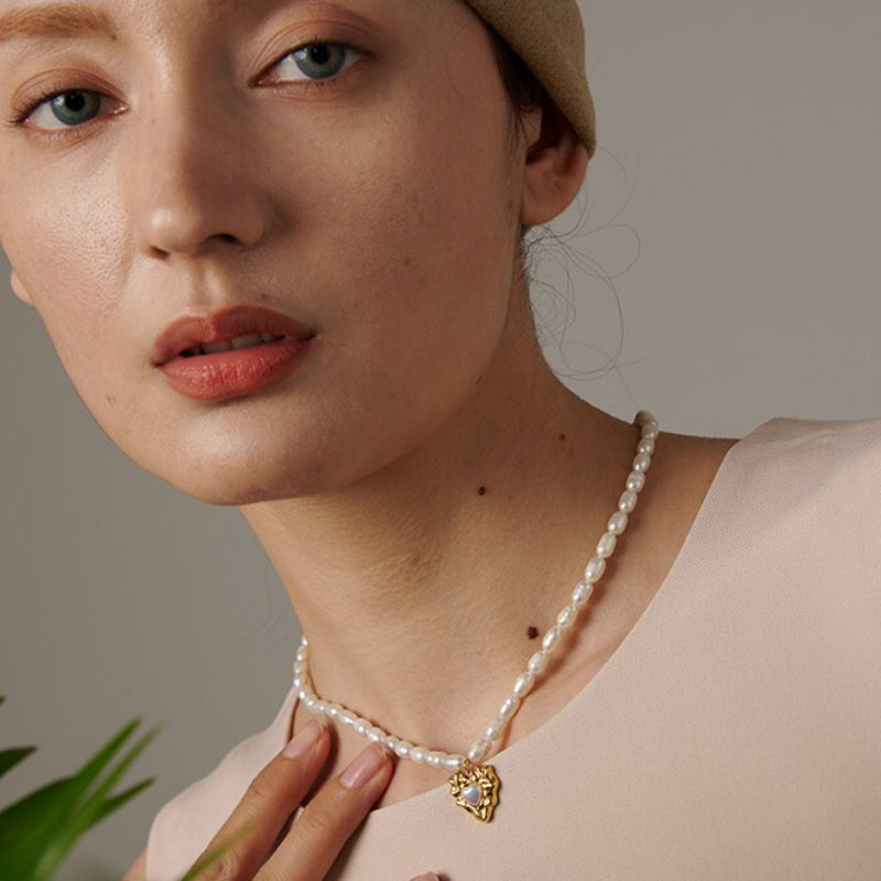 Halskette mit natürlicher Süßwasserperle und Herzanhänger