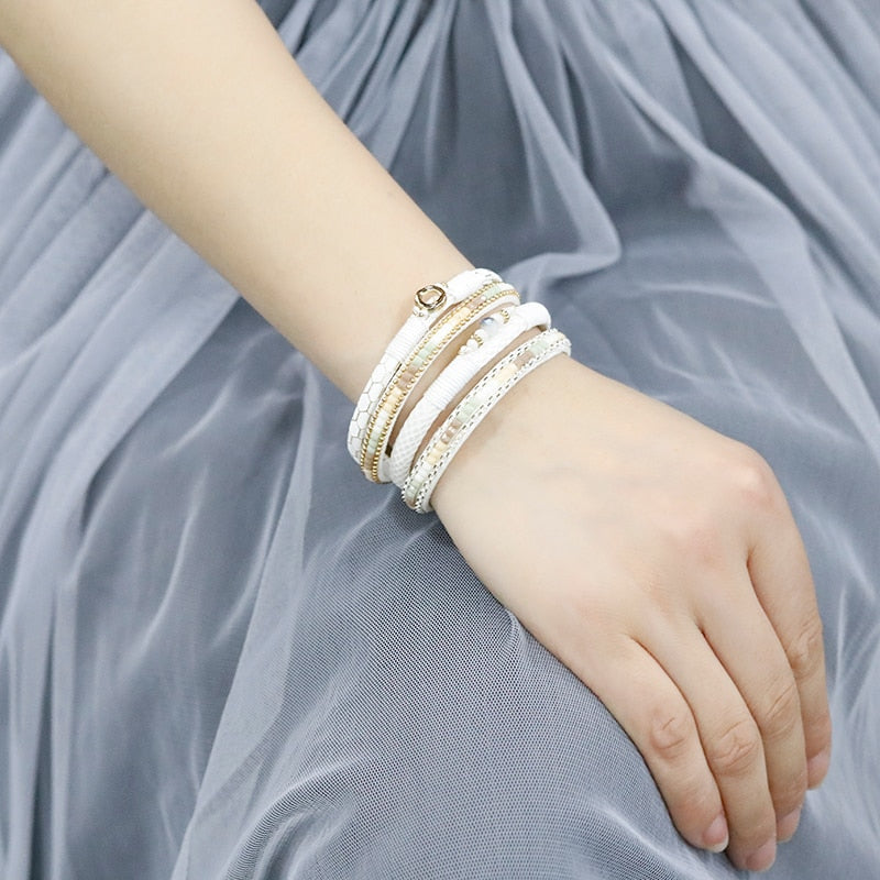 Schickes weißes mehrlagiges Bohemian-Armband