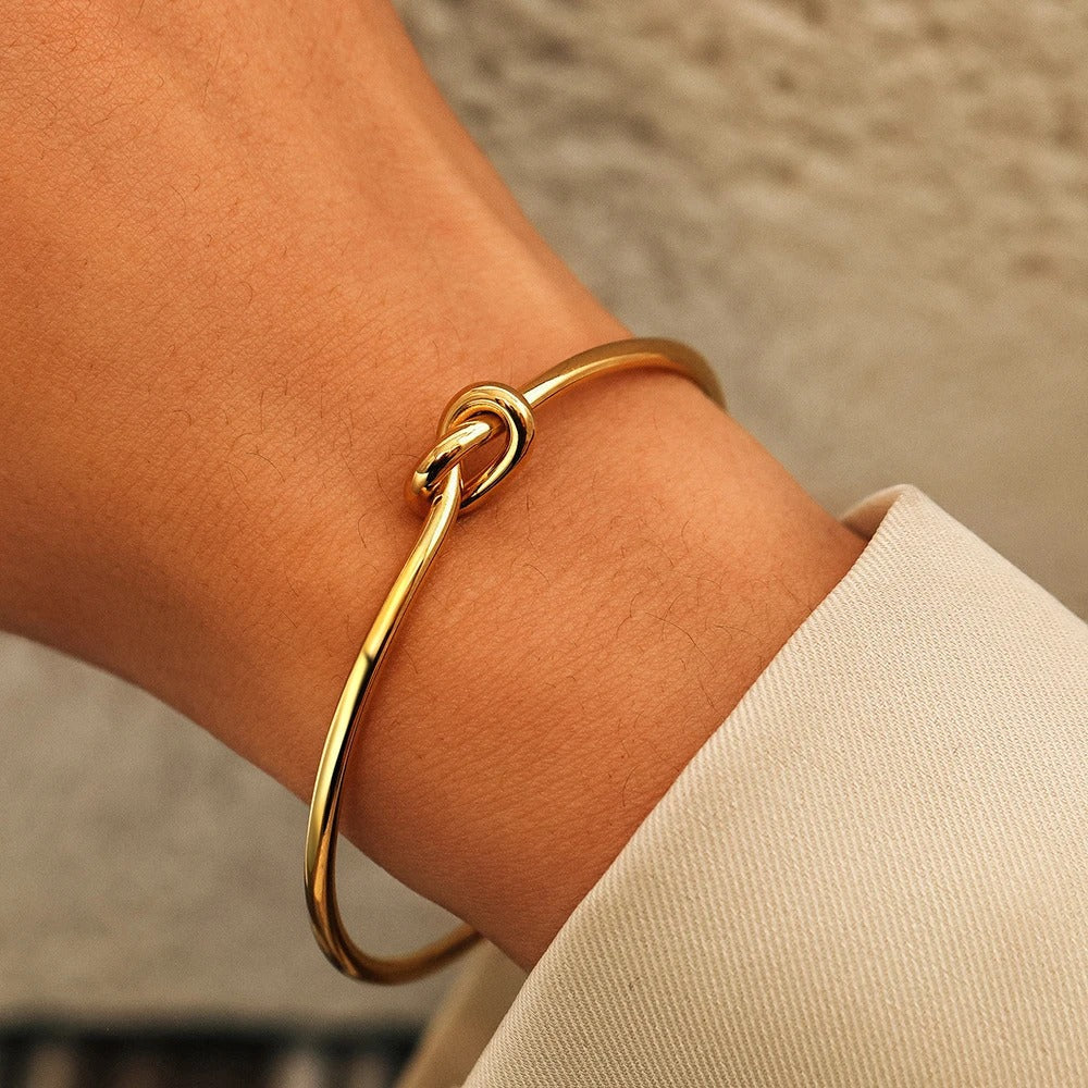 Carmiora - Manschettenarmband mit offenem Knoten