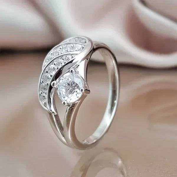 Carmiora - Funkelnd eleganter Majestätsring