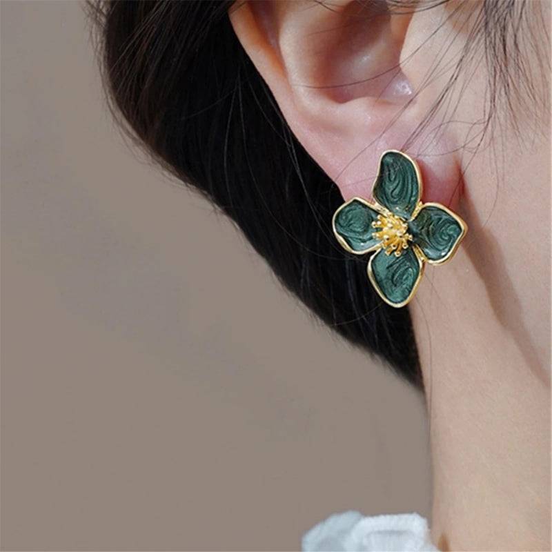 Glasierte Blumen-Ohrstecker für Damen