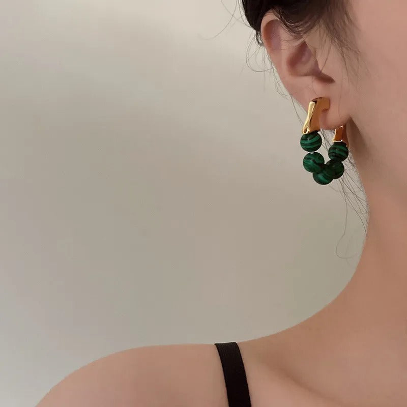 Creolen im Vintage-Stil mit grünen Perlen für Damen