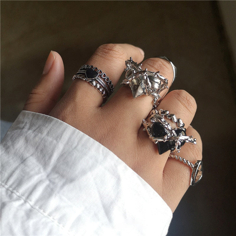 Trendy, von der Gotik inspirierte, verstellbare Ringkollektion für Damen