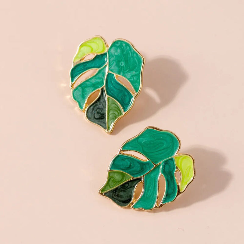 Grüne Emaille-Ohrhänger mit Monstera-Blatt