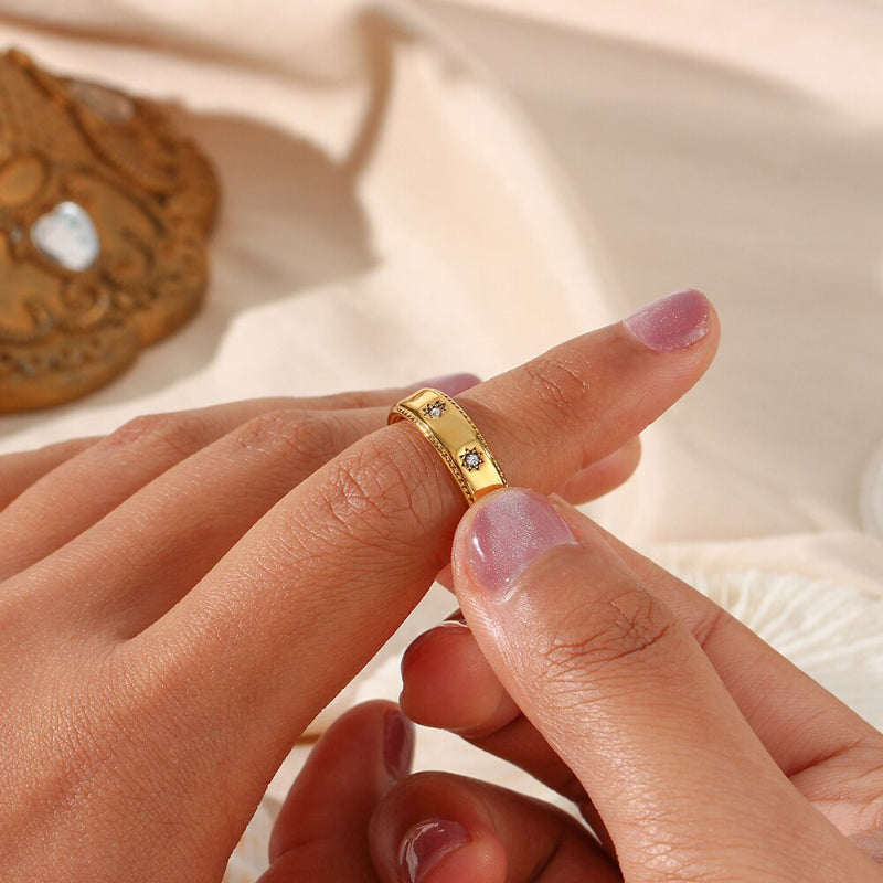 Edelstahlring mit Sonnenstrahlen-Strass