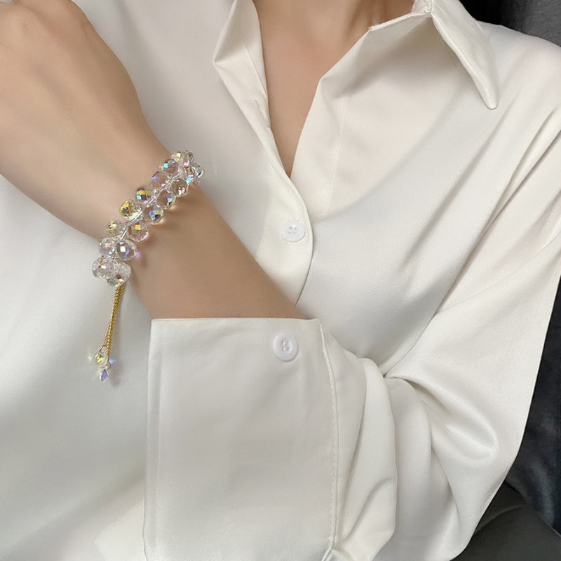 Brillantes und schillerndes Perlenarmband