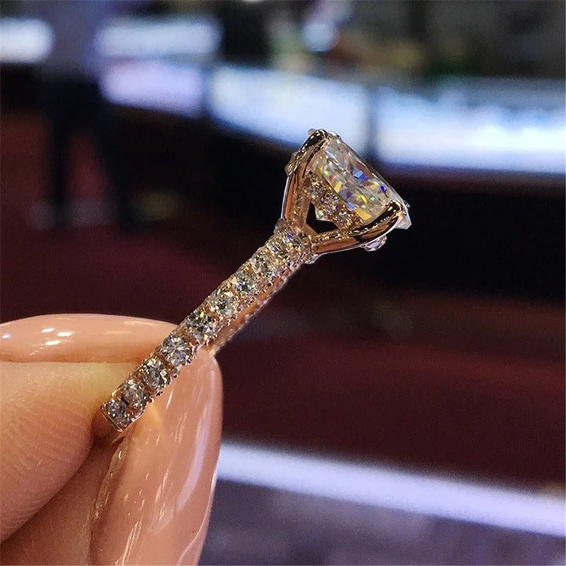 Carmiora - Atemberaubender Ring aus Strass