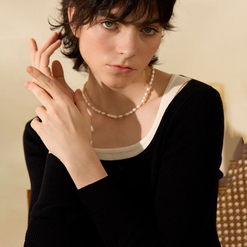 Zarte Perlenkette für Damen