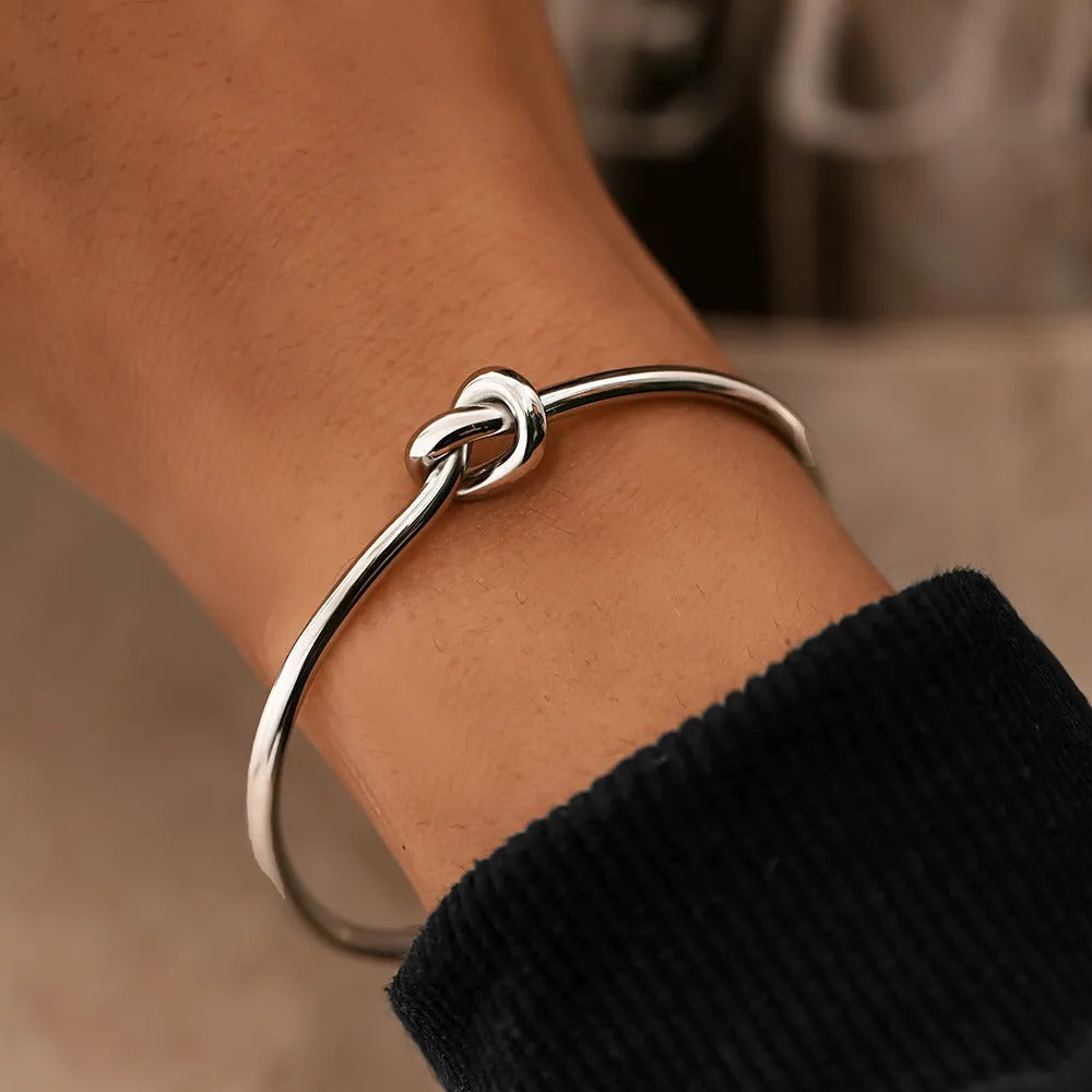 Carmiora - Manschettenarmband mit offenem Knoten